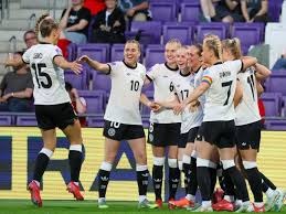 养乐多连年战绩不佳 监督高津臣吾本季结束将退任｜日职